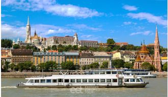 BUDAPEST CRUISE WITH PIZZA AND BEER