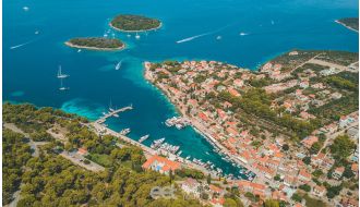 HALF DAY TRIP TO BLUE LAGOON, SHIPWRECK AND TROGIR BY BOAT FROM SPLIT